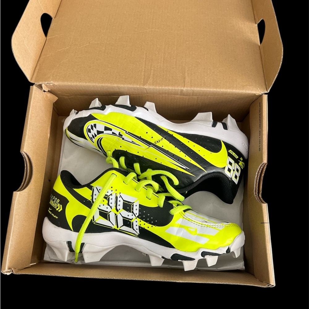 Nike Black and Yellow Sneakers Dynamic Design